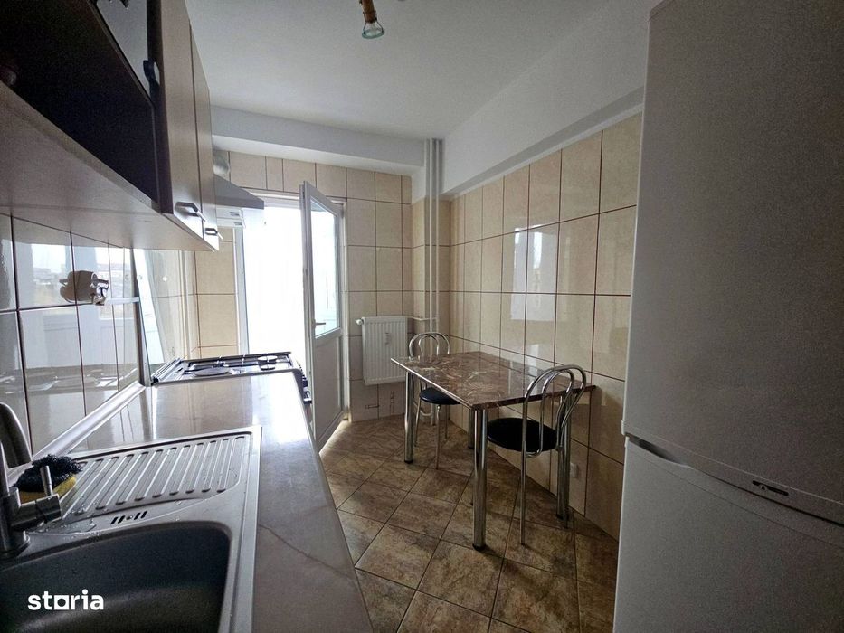 Inchiriez 2 camere Piata Victoriei - decomandat (proprietar)