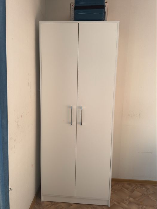 Шкаф белого цвета