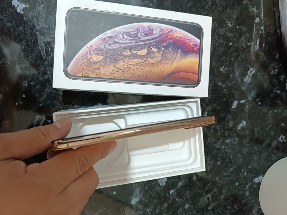 iPhone Xs ( 64г)
