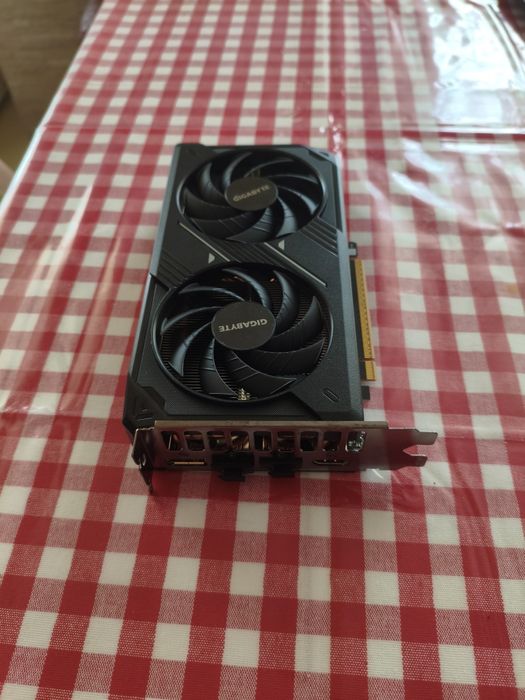 Placă video Gigabyte Rtx 5060 OC 8GB VRAM GDDR7 ca nouă + garanție și factură