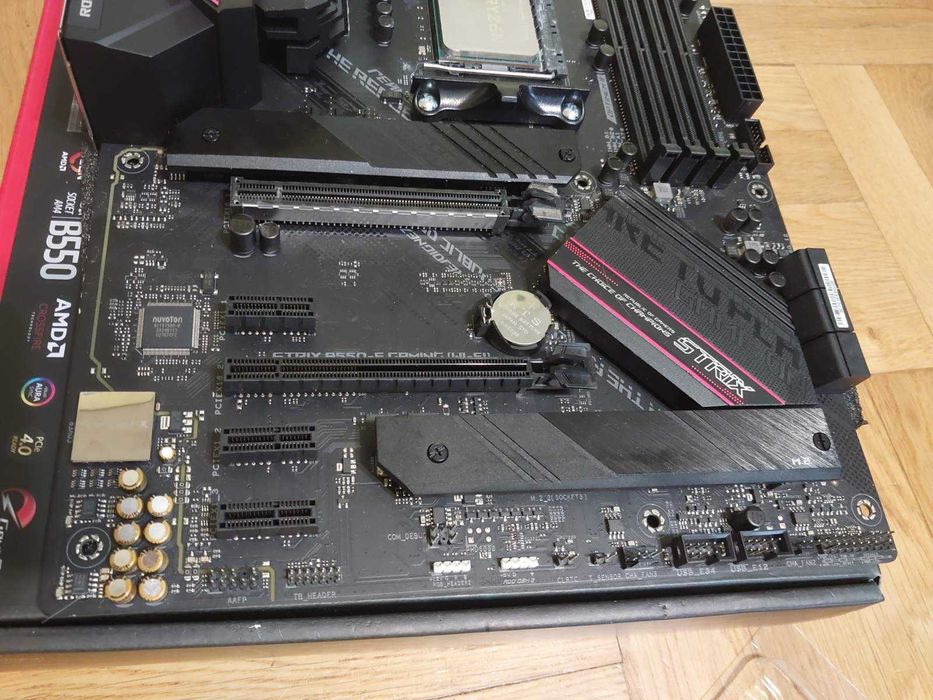 Ryzen 7 5800X + Asus Rog Strix B550-F Gaming Wi-Fi