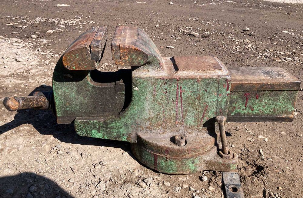 Тиски             .