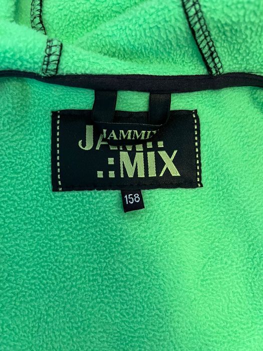 Куртки на девочку