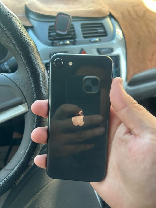 iPhone SE в хорошем состояний