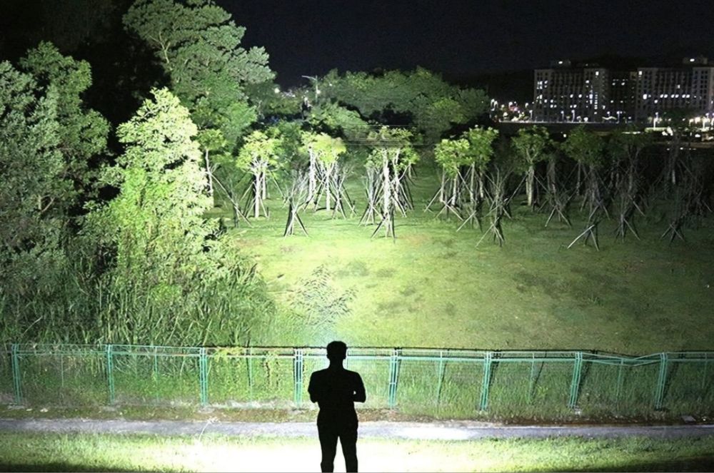 Мощный электрофонарь- прожектор