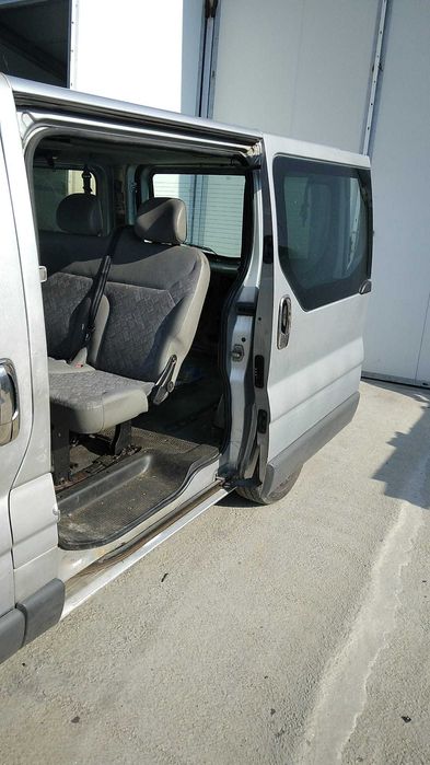 Usi Stanga/Dreapta laterale Renault Trafic 2010