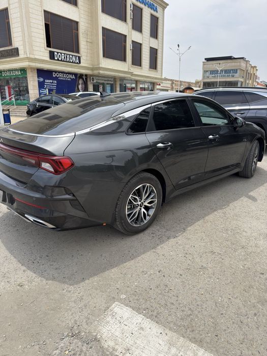 KIA k5 prestej pozitsiya