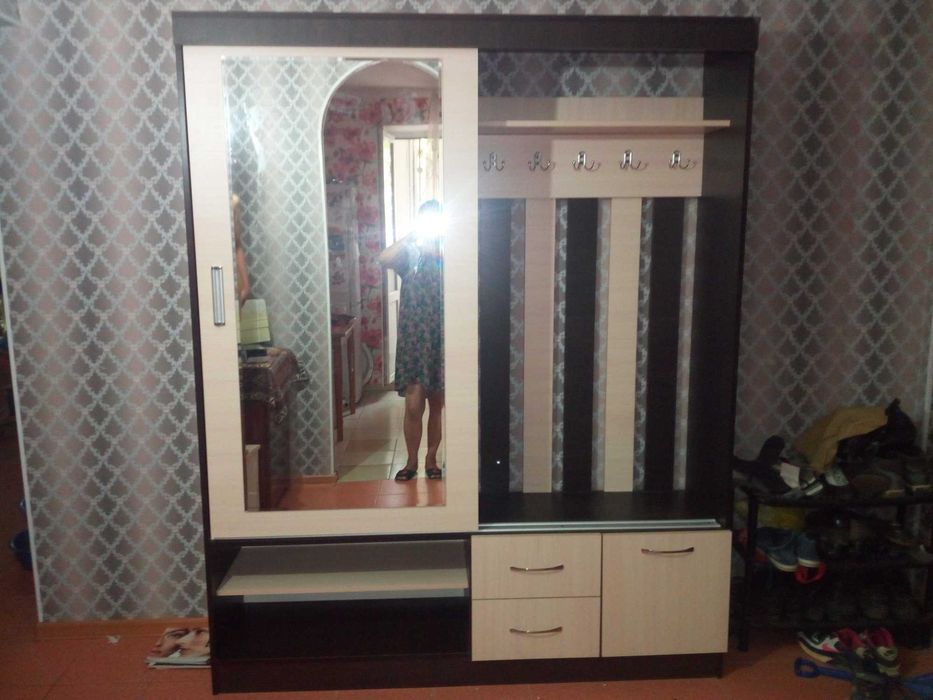 Продам шкаф в прихожую