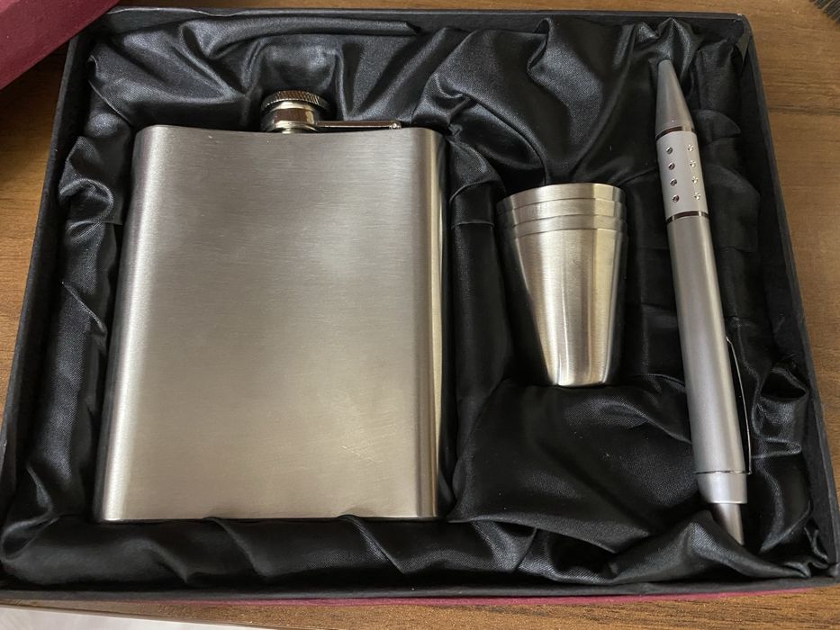 Набор Фляжка с аксессуарами