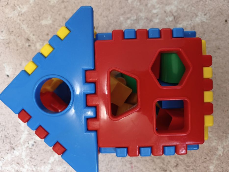 Мозайка, сортер и игра за нанизване 2-4г.