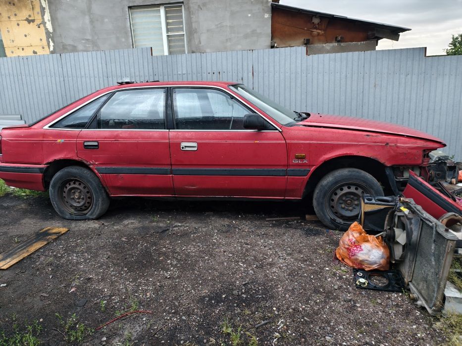 Машина Mazda  626