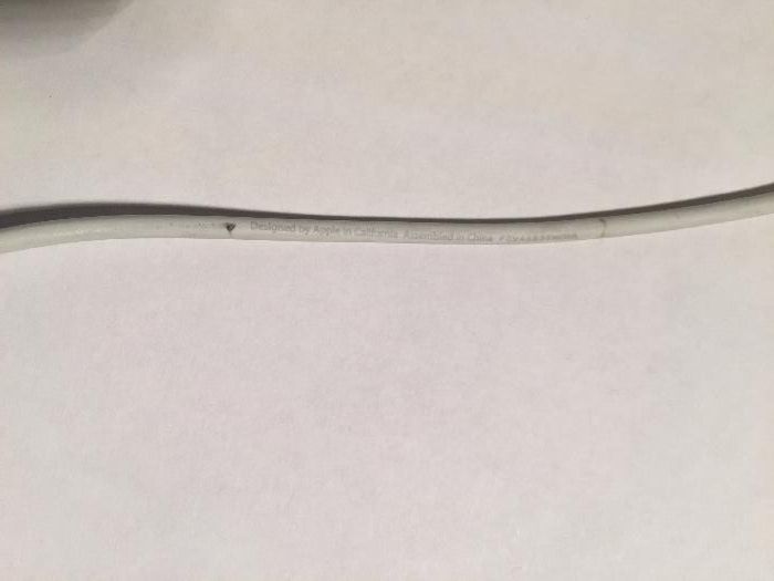 # Incarcator IPAD de 10 W Redus 65% Made in Japan 100% Apple !