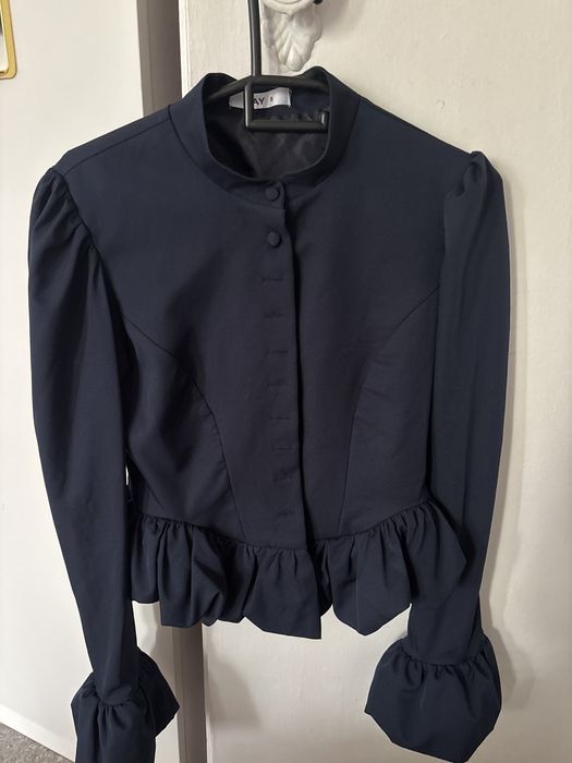 Красивый костюм s размера