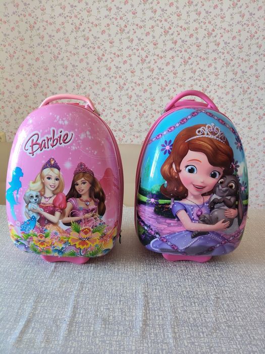 Продам чемоданы для девочек