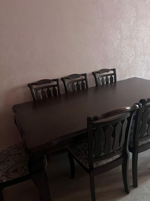 Срочно продам стол со стульями