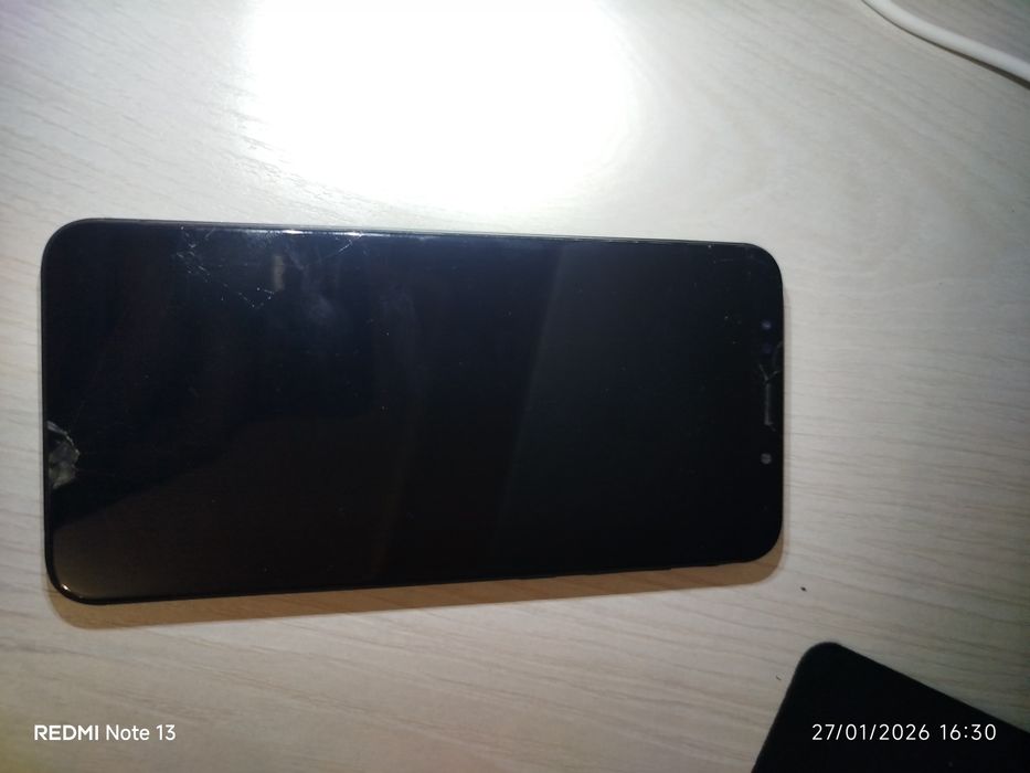 Nomi redmi 5 plus ekran singan holati yaxshi