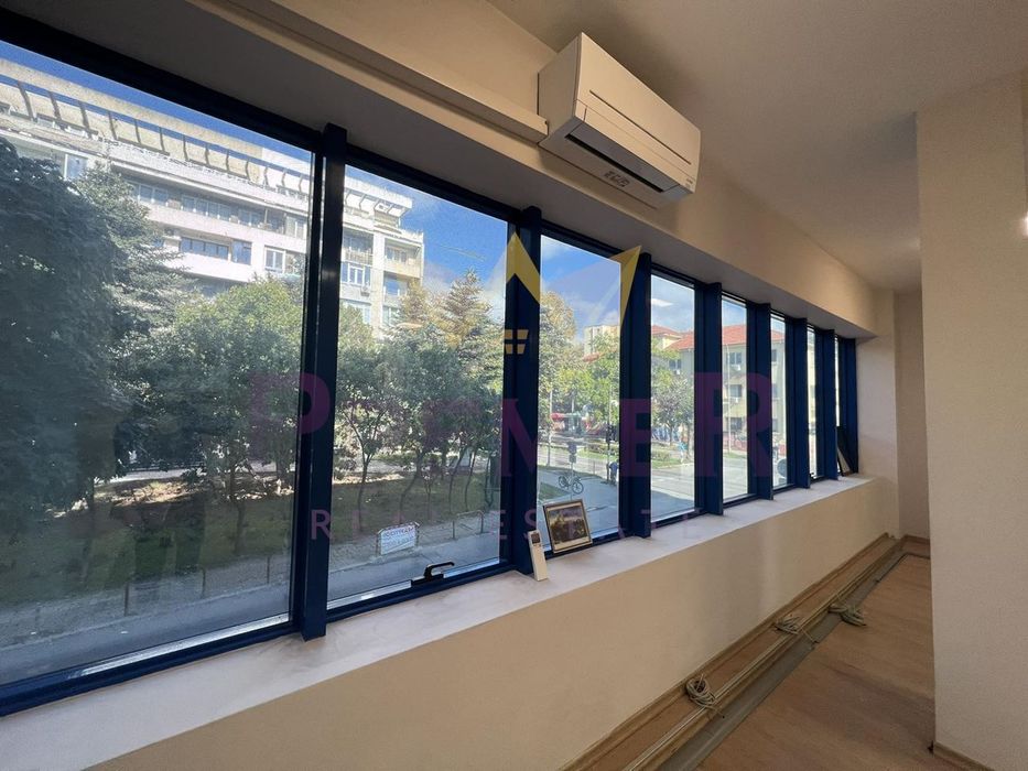 Дава се под наем Офис в Варна, Лятно кино Тракия - 90 кв.м за 1000 € - Снимка #4