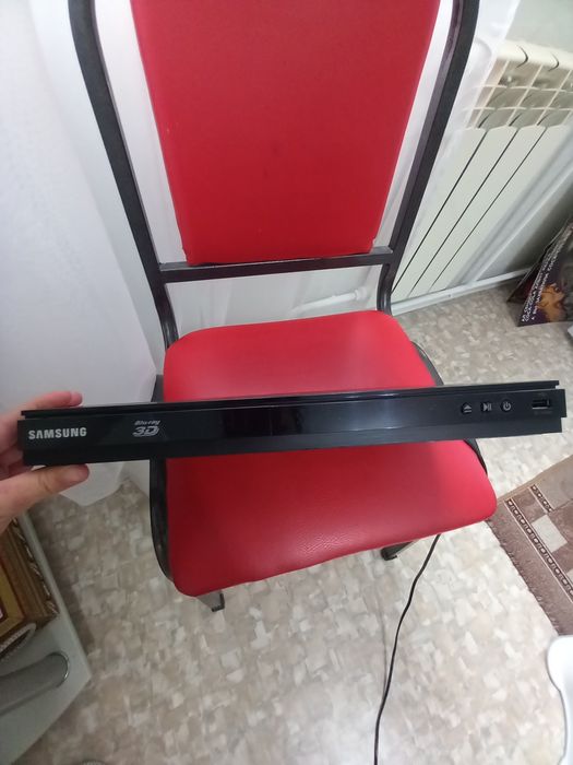 Телевизор с приставкой.