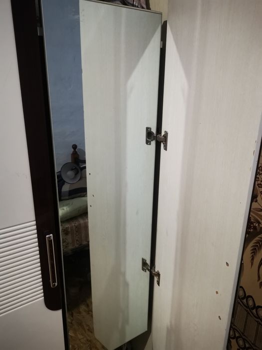 Продам шкаф с угловым столом