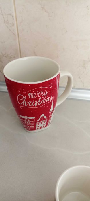 Порцеланови съдове с коледни мотиви