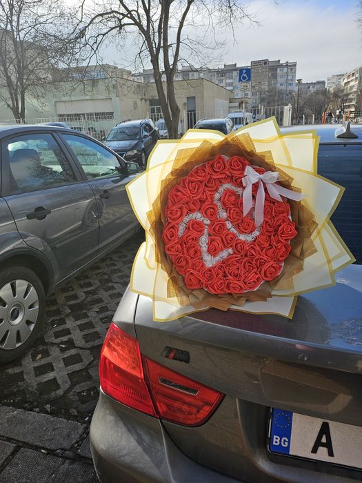 Букет  вечни рози  8 март бебе памперси бонбони персонализиран 101