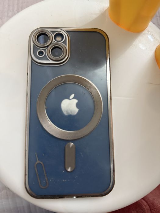 iPhone 13  почти новый