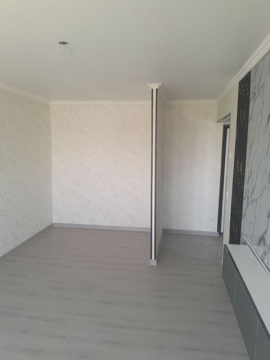 1 xonali kvartira sotiladi 4 qavatda kitve 7 dom