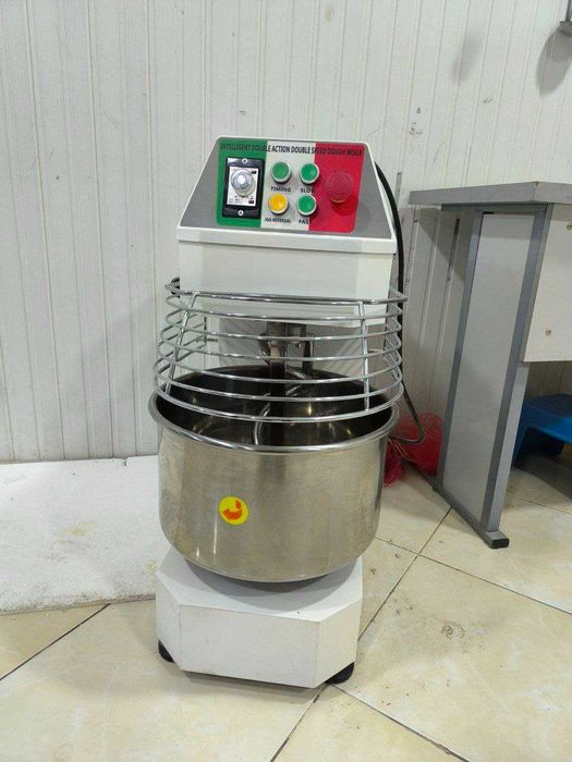 Xamir qoradigan aparat sotiladi