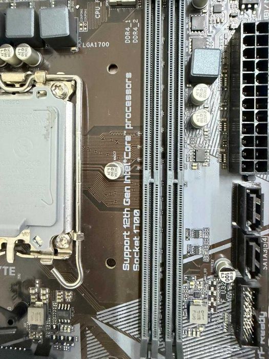 продам мат плату B660M D2HX DDR4