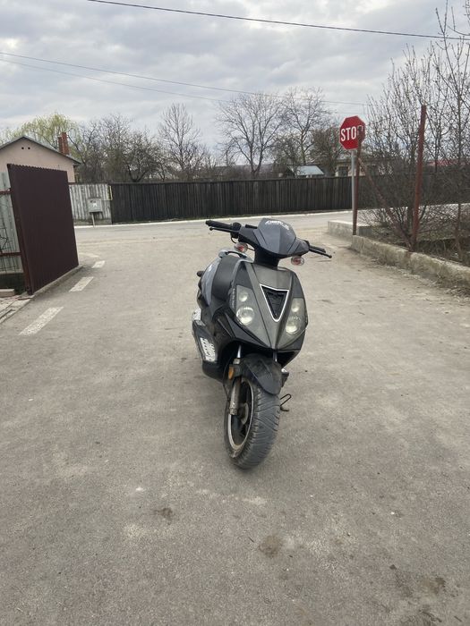 Bună scuter doi timpi