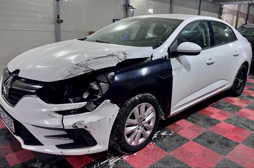 Renault Megane 2025 1.5Dci 4600km Usor Avariat / Avariat