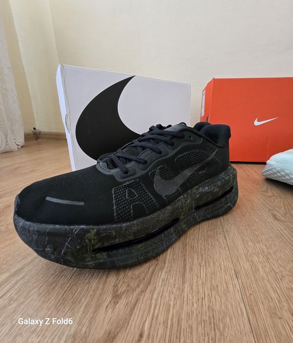 Nike Vomero culori diferite