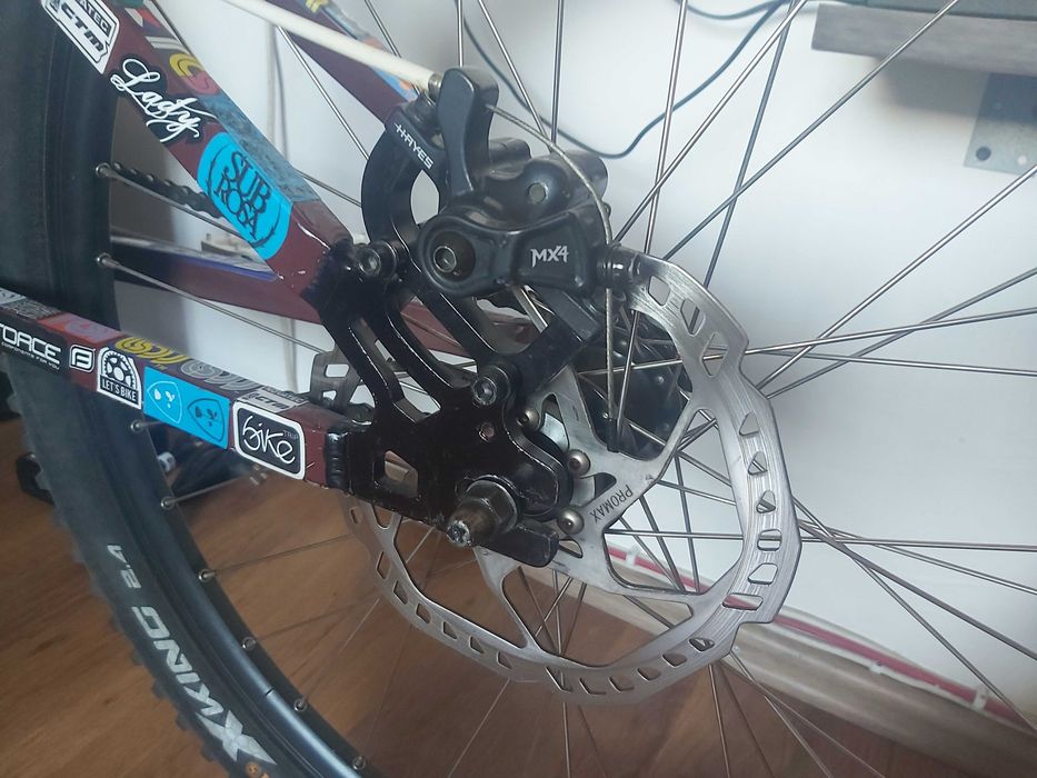 Bicicletă Dirt Jump 26" Custom Proiect pe Piese – Componente Top, Pregătită de Dat