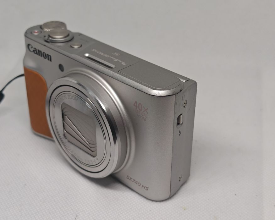 Canon PowerShot SX740 HS – 40x Zoom, 20 MP, Wi-Fi