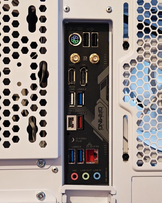 PC High-end Gaming/Editare Ryzen 9, 7900GRE, G.Skill Trident Z,