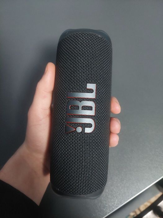 Vând boxă JBL Flip 6