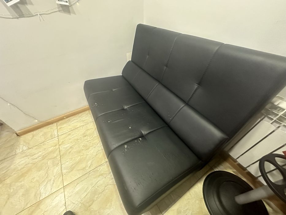 Кожанный диван, черный.