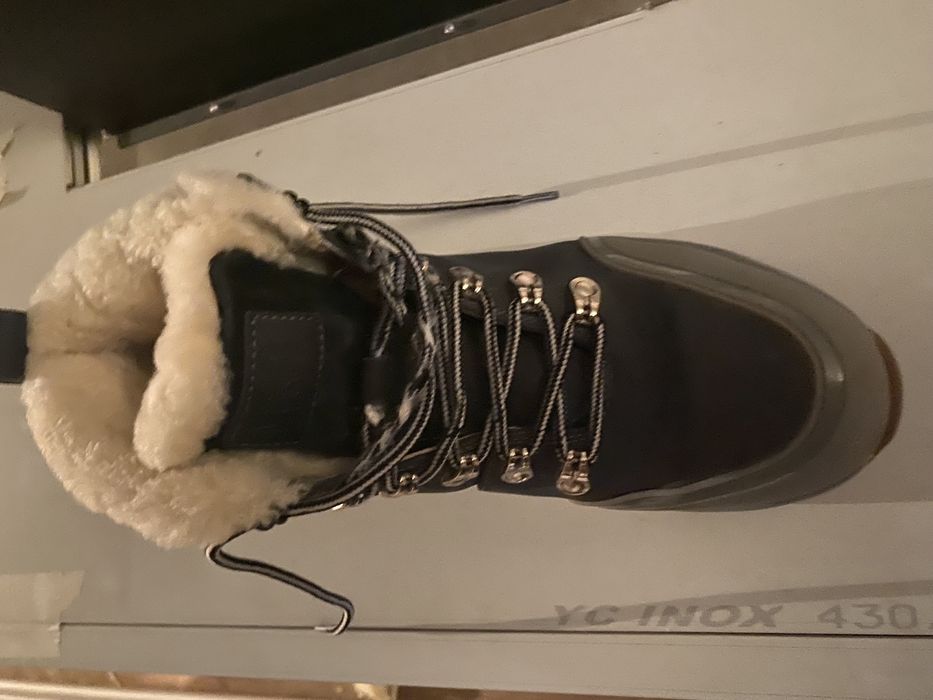 Продам зимние кроссовки MSQ