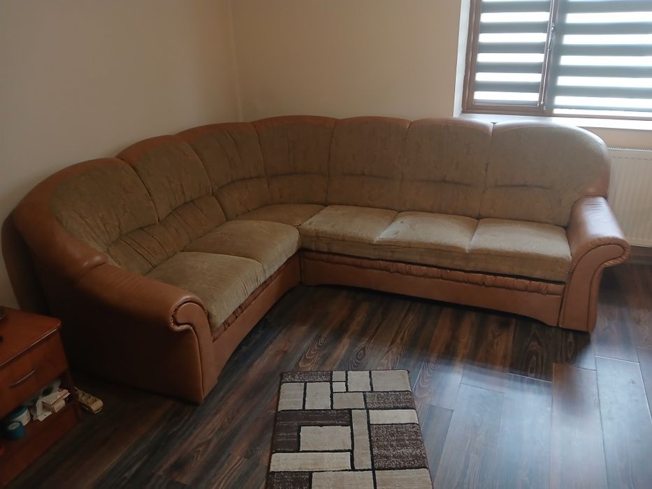 Vand coltar extensibil in stare perfectă fără nici un defect. Tel. 0748982132