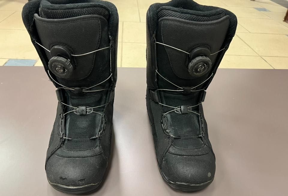 Placa snowboard Forum si boots Deeluxe