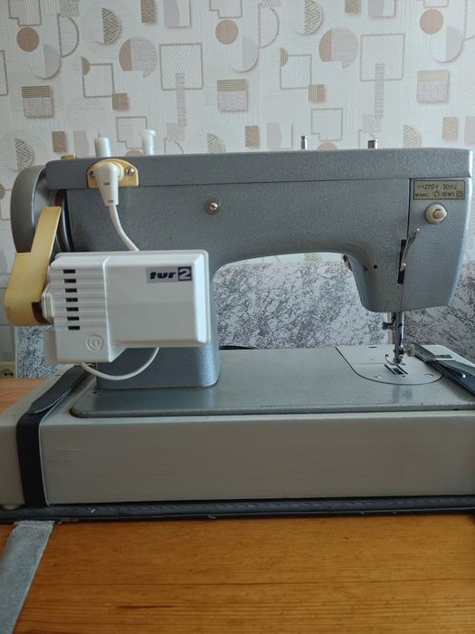Продам швейную машину "Чайка 142М".