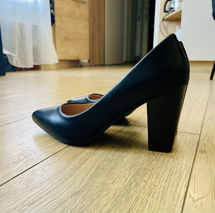 Черни високи обувки 39