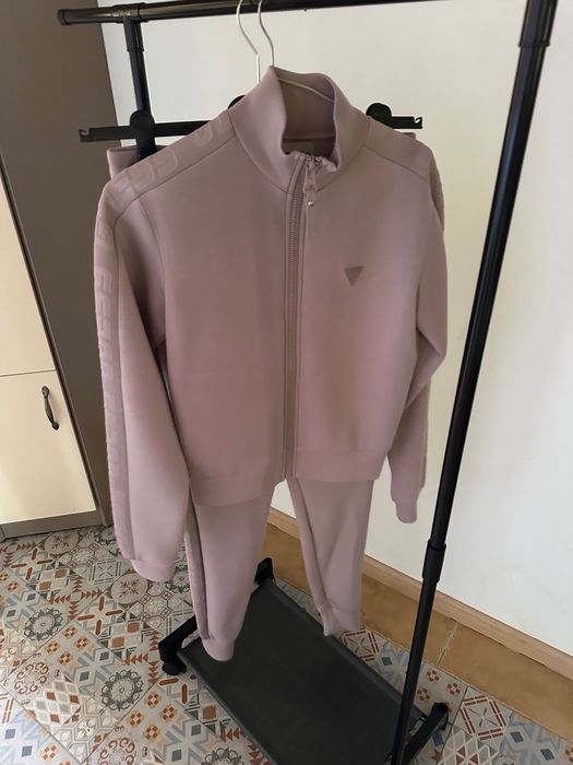 Екип Guess чисто нов