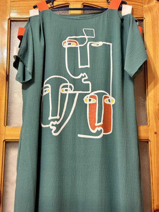 Платья новые не ношены