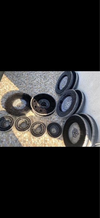 Perii Mocheta ,Covoare ,Suprafete dure