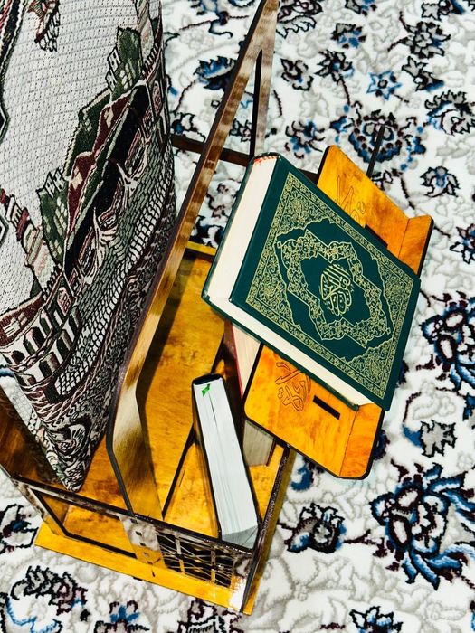 Жойнамоз ва китоб укиш учун