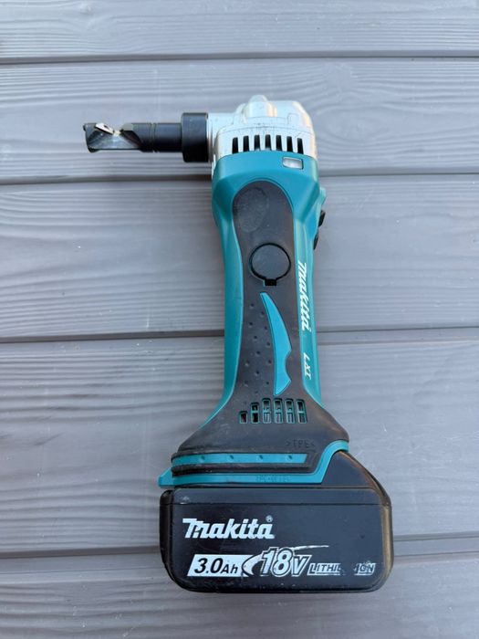 Makita foarfeca de tabla pe acumulator