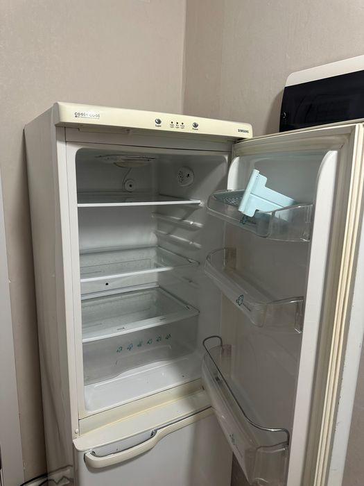 Холодильник Samsung