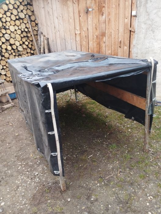 Vînd prelata pentru remorca