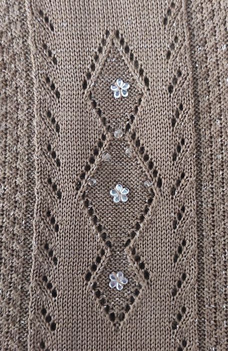 Нежная, красивая, вязаная женская безрукавка.